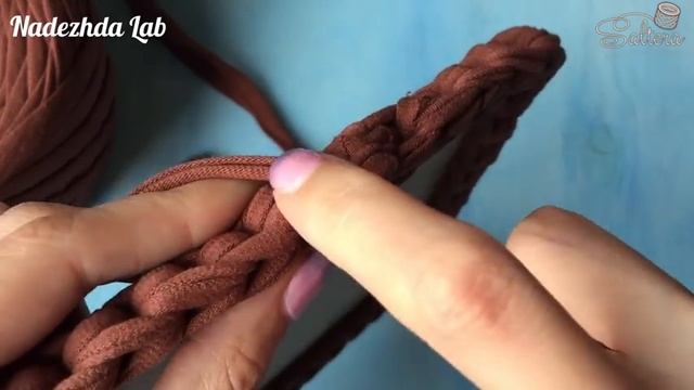 Секрет острых углов. Квадратная корзинка из трикотажной пряжи крючком. Вязание крючком смотреть онлайн