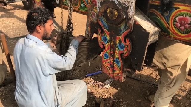 Trucks Restoration Project || How to Truck Chassis Rebuilding and Restoration смотреть онлайн