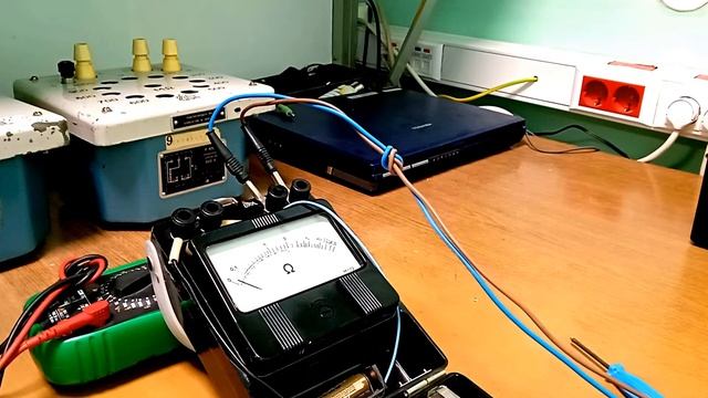 Омметр М372 измеритель сопротивления заземляющей проводки. смотреть онлайн