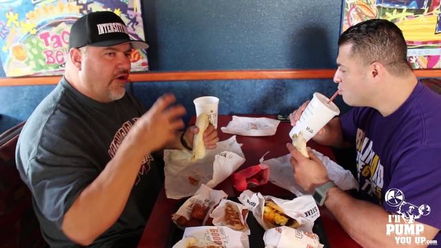 Taco Bell Breakfast Review with Big J & Tim Muriello смотреть онлайн