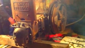 Трактор который работал на СЫРОЙ НЕФТИ.   Lanz Bulldog . Ты такого точно не видел