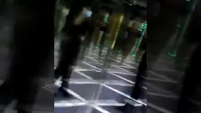 В зеркальном лабиринт | не могу найти выход| зеркальный лабиринт | Индира котик смотреть онлайн