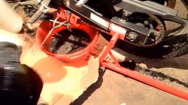 Кэттенмакс (Kettenmax) чистка/смазка мото цепи - 2 минуты и 300 гр керосина смотреть онлайн