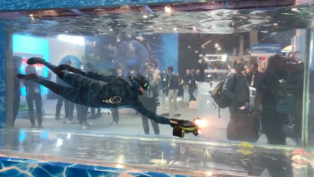 SUBLUE NAVBOW CES 2020 avec lumières sous-marines Litra смотреть онлайн