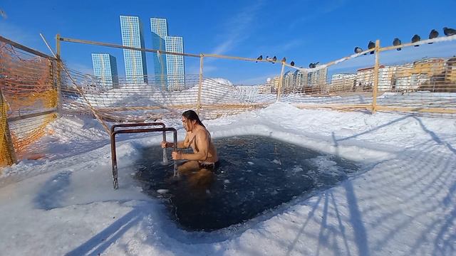 СХОДИЛ В ПРОРУБЬ В МИНУС 22 ГРАДУСОВ СУРОВОГО МОРОЗА. смотреть онлайн