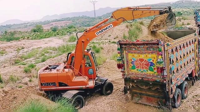 (Part 1)Daewoo 130wv excavator machine Hino dumper after overload смотреть онлайн