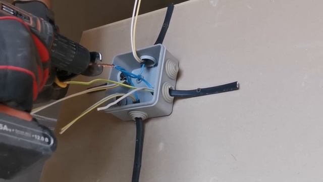 Как соединить провод в распред коробке. Сварка скрутки, опрессовка, клемники Wago смотреть онлайн