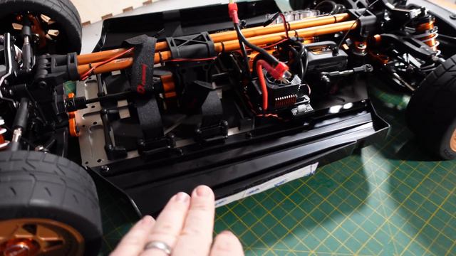 130 km/h - Giant Hoonigan RC Car! ZD Racing EX07 1/7 Scale Electric HyperCar! смотреть онлайн