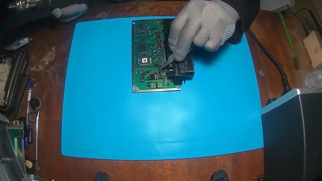 Ремонт блока управления двигателя ВАЗ 2115 Январь 7.2 \\ Меняем ключ управления катушкой, нет искры смотреть онлайн