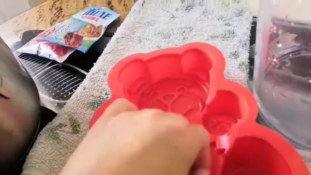 Желейный медведь Валера. Готовим вместе с мамой. смотреть онлайн