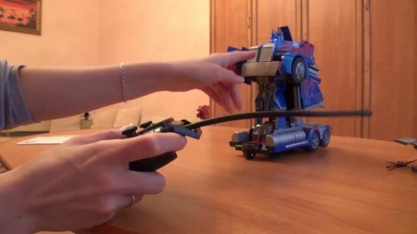 Радиоуправляемая игрушка AUTOBOT Optimus Prime трансформер