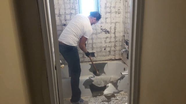 Разбил чугунную ванну за две с половиной минуты. смотреть онлайн
