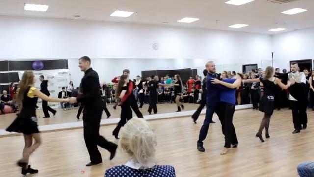E-класс, финал, общий заход. Осенний Омский турнир по хастлу 2018 YouDance смотреть онлайн