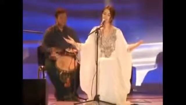 Om Namo Narayana mantra sung by Sati Kazanova in the presence of Narendra Modi смотреть онлайн