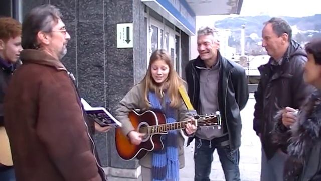 Девчонке 15 лет. Сама пишет стихи и музыку. смотреть онлайн