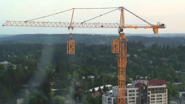 Кран строит сам себя смотреть онлайн
