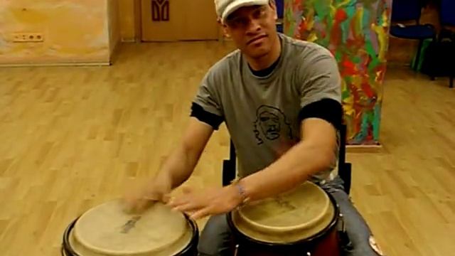 Che playing merengue rhythm on congas смотреть онлайн