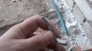 Прокладываю кабель для интернета. Кончились дюбель-хомуты