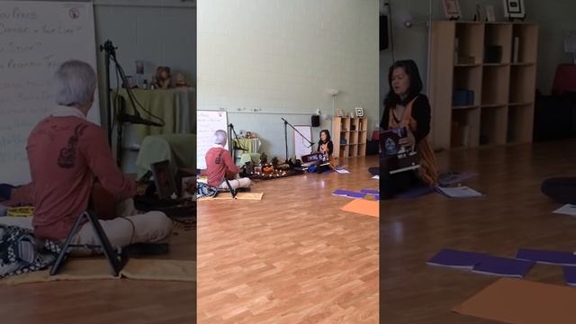 ShantiMaya chants Om Dum Durgaye Namaha смотреть онлайн