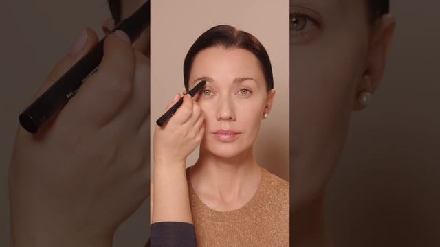 Как пользоваться карандашом для бровей от INGLOT. Brow shaping pencil 62 смотреть онлайн