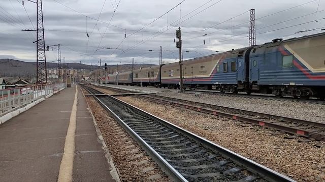 Электровоз ЭП1-126 с почтово-багажным поездом смотреть онлайн