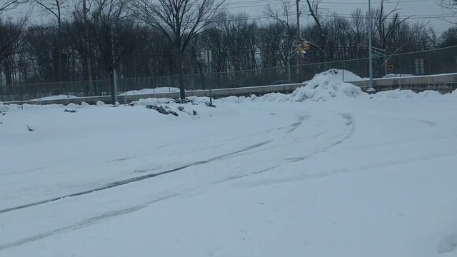 Mercedes GL550 Snow Sliding смотреть онлайн