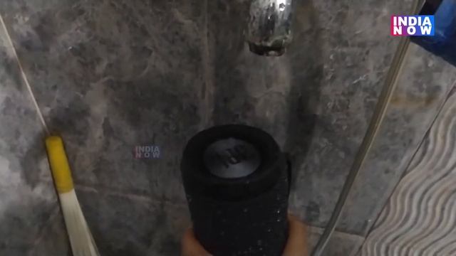 JBL Flip Essential Paani Test | Bluetooth Speaker смотреть онлайн