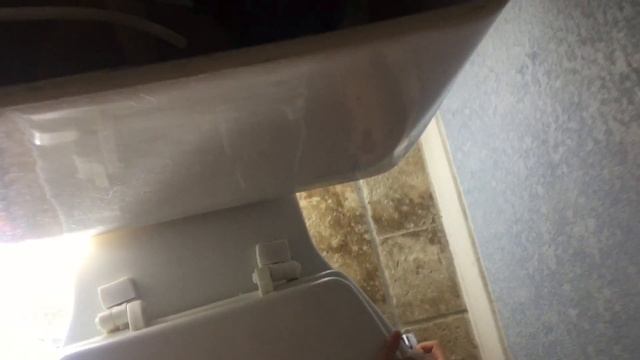 Repair a Leaking Toilet Tank - Replace Rusted Tank Bolts смотреть онлайн