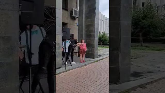 а я певица диджей включил песню пела сама ой лузи червона калина украиская песня .хорошого дня виде смотреть онлайн