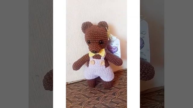 Плюшевый мишка в комбинезоне смотреть онлайн