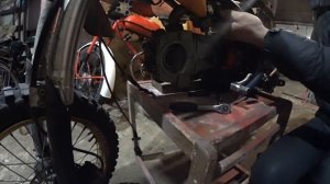 СНЯЛ ПОРШНЕВУЮ И ОФИГЕЛ / РАЗБОРКА ДВИГАТЕЛЯ ПИТБАЙКА «KAYO yx140cc» (часть#2) #shortvideo