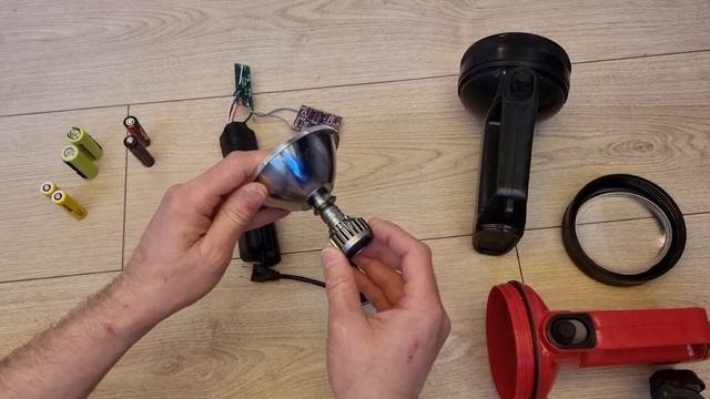 Самоделка с барахолки - мощный LED фонарь ? за 50₽ смотреть онлайн