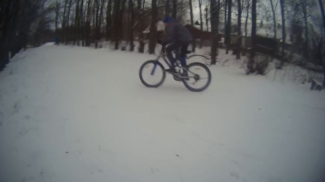 Покатушка по снегу на велосипеде)) смотреть онлайн