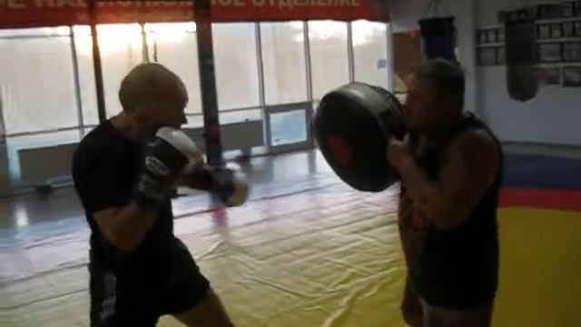 обучает БОКСУ в Таганроге дядя Коля "Водолаз" смотреть онлайн