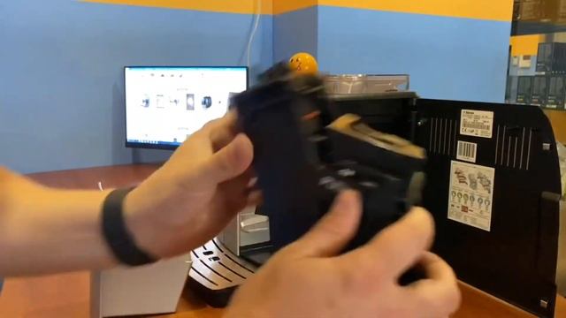 Как достать и вставить блок заваривания Saeco. смотреть онлайн