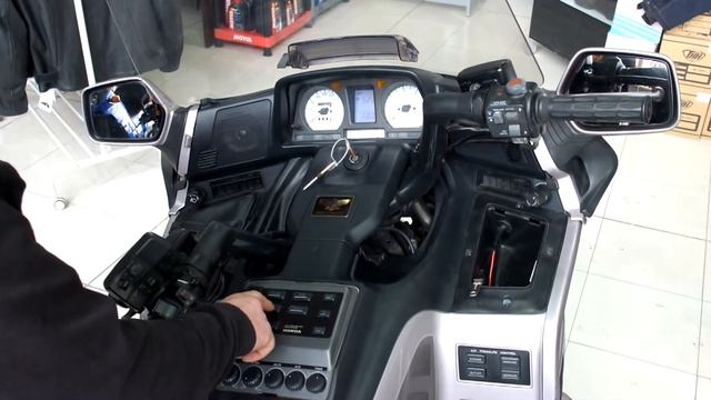 Установка MP3 музыки в Honda GL1500 GoldWing смотреть онлайн