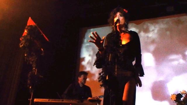 Boemia Vadia - L' homme en habit rouge, live in Auditorio Costa da Caparica смотреть онлайн