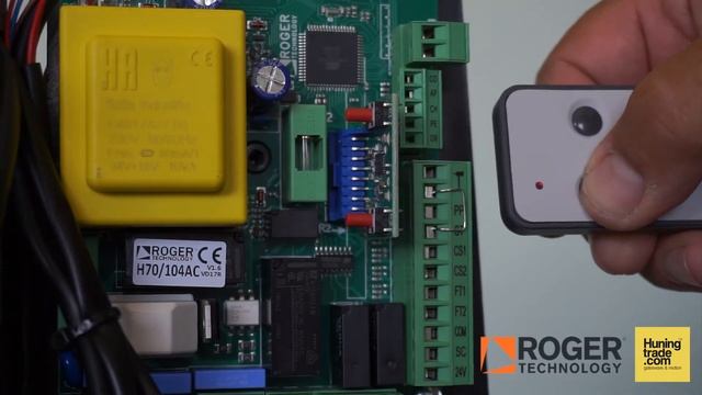 Programare telecomanda E80/TX52R/2 pe motor culisant H30 Roger Technology смотреть онлайн