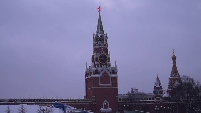 Бьют куранты!) Вид на Успенский собор и Соборную площадь смотреть онлайн