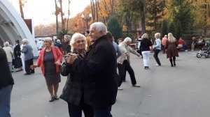 И снова седая ночь..Народные танцы ,парк Горького,Харьков..mp4