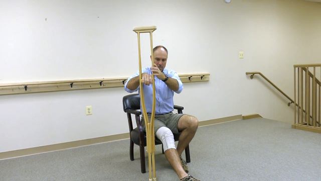 How to Use Crutches Properly - Going from Standing to Sitting and Sitting to Standing смотреть онлайн