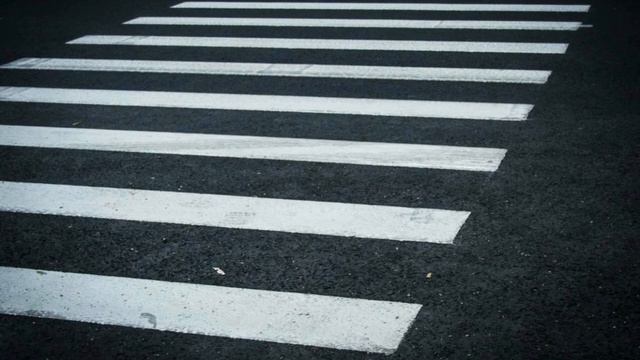 Как безопасно зимой переходить дорогу. смотреть онлайн