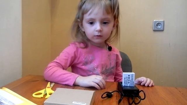 Агата открывает посылки с Али смотреть онлайн