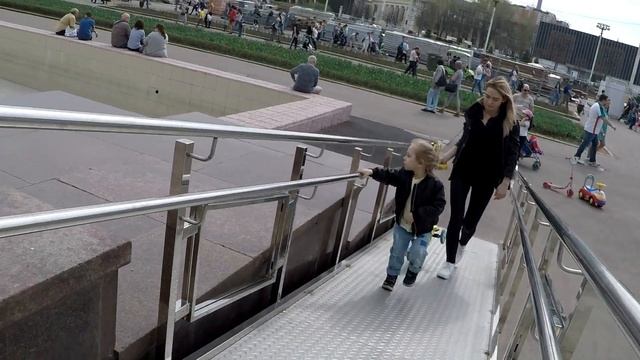 ВЛОГ: ОТКРЫТИЕ СЕЗОНА ФОНТАНОВ В МОСКВЕ// ЗАГАДЫВАЕМ ЖЕЛАНИЯ. МИЛА ИГРАЕТ В МАКДОНАЛЬДСЕ смотреть онлайн