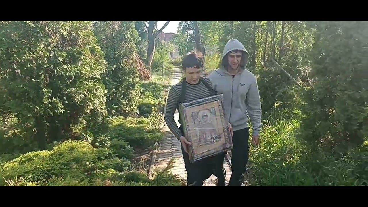 ЦАРЬ-БАТЮШКА С ЮНГОЙ И МУДРЫМ В ГОСТЯХ У СТАРЦА ЗОСИМЫ (СОКУРА)/ ИДУТ ПОД ОБСТРЕЛОМ ДРОНОВ-КАМИКАДЗЕ смотреть онлайн