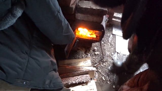 ЕДЕМ В ЛЕСНУЮ ИЗБУ НА СНЕГОХОДАХ. ГОТОВИМСЯ К ОХОТЕ.