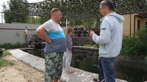 Кормлю форель у Игоря с канала "Обо всем понемногу". Разговор о форели.