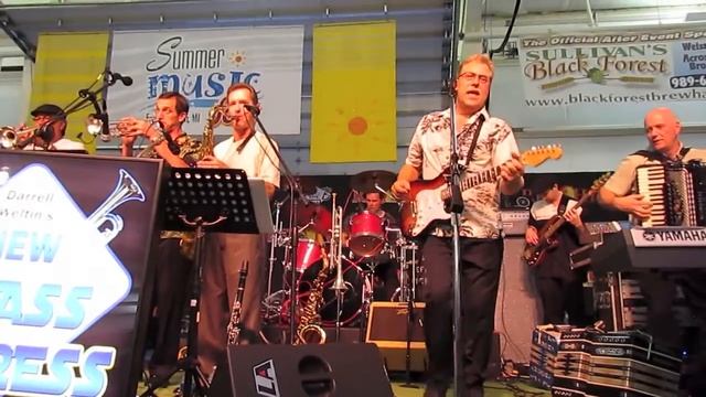 New Brass Express - I wanna shout polka (plus band introductions).mov смотреть онлайн