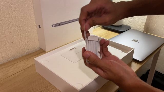 Apple M1 MacBook Air Unboxing (Space Gray) смотреть онлайн