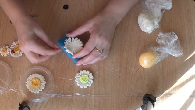 МК магнитик "Ромашка" из самодельной массы от Тимофеевой Марины смотреть онлайн